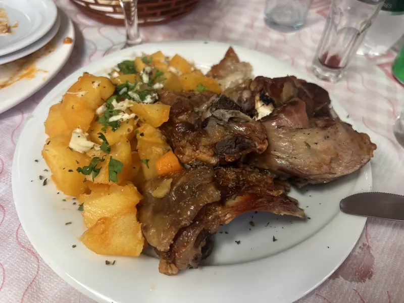 Roast lamb with oven potatoes