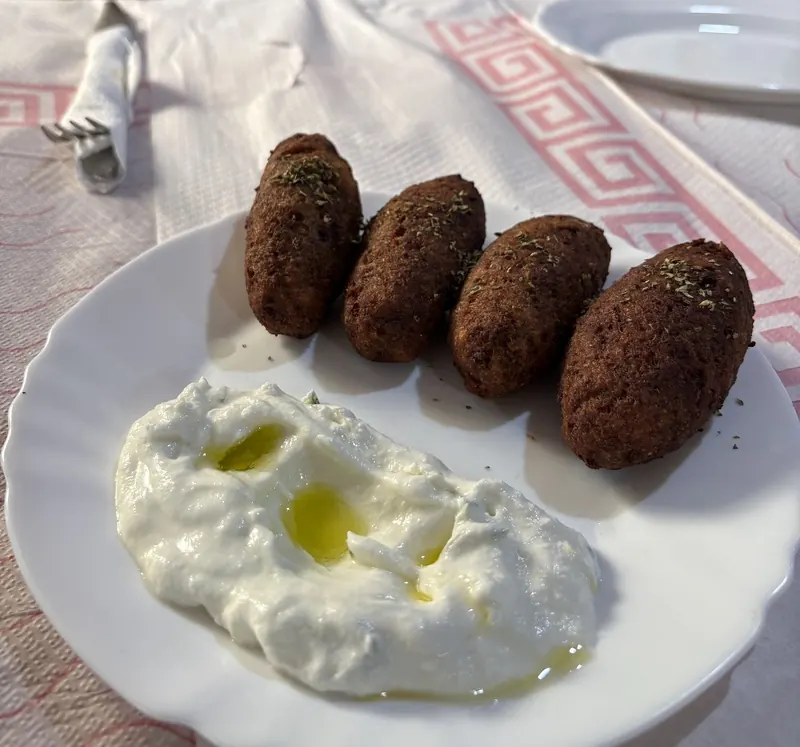 Homemade meatballs with yoghurt and olive oil